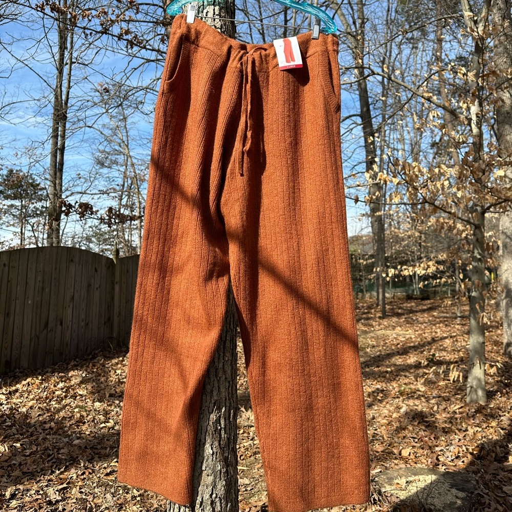 Women’s cashmere blend knit wide legged burnt orange/rust pants with pockets